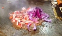 小摊鱿鱼爆料视频,揭秘街头美食背后的秘密