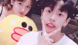 网红吃瓜头像男的可爱图片,萌态可掬的可爱男生形象