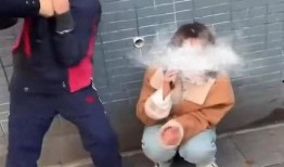 殴打男孩最新爆料新闻